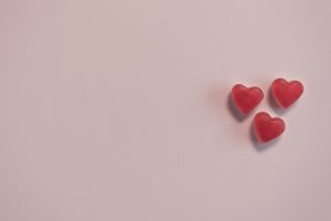 E122 - Azorubin (Cl potravinářská červeň 3, Karmoisin)